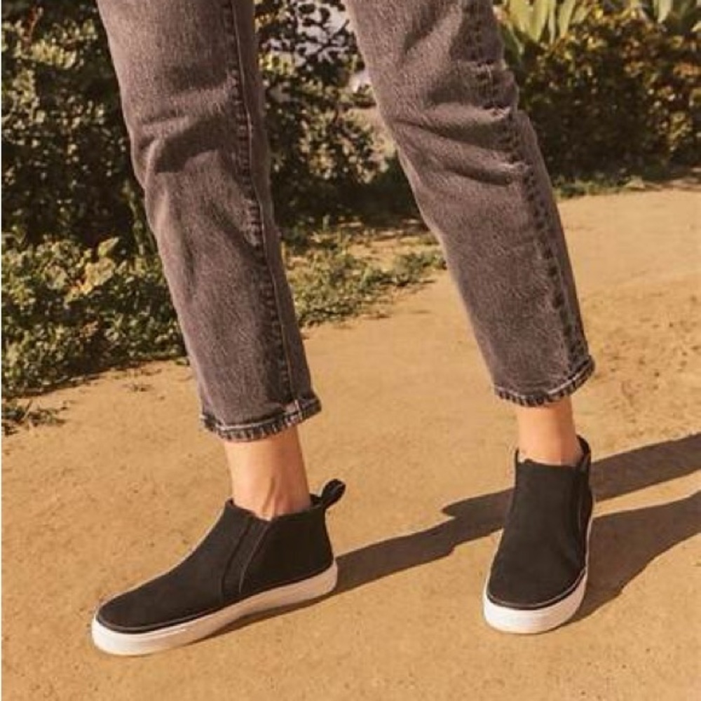 Tom’s Woman’s Bryce High Top Sneakers 7